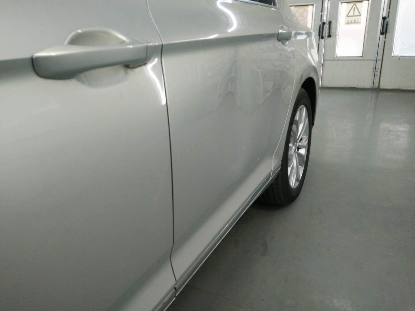 汽车车门免喷漆凹陷修复方式｜拉拔式和顶翘式处理详解